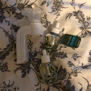 Bath and Bodyworks plug-in with two cent refills